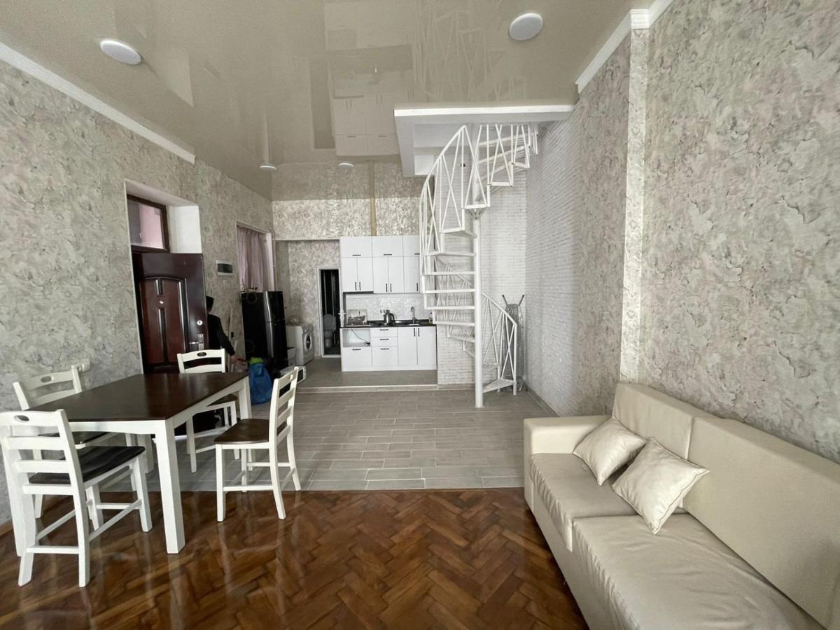 Центр Города Батуми Apartment Rustaveli 13 Ngoại thất bức ảnh