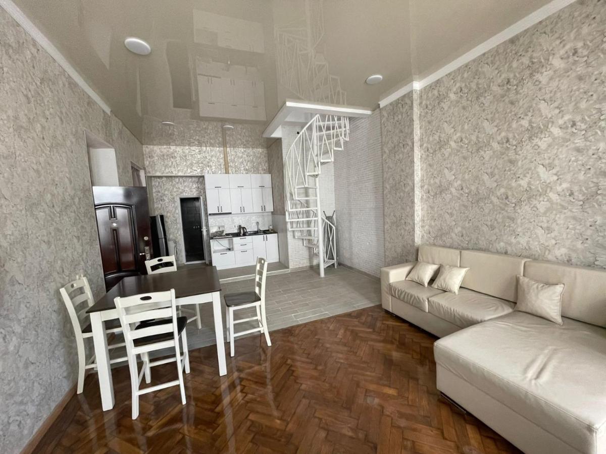 Центр Города Батуми Apartment Rustaveli 13 Ngoại thất bức ảnh
